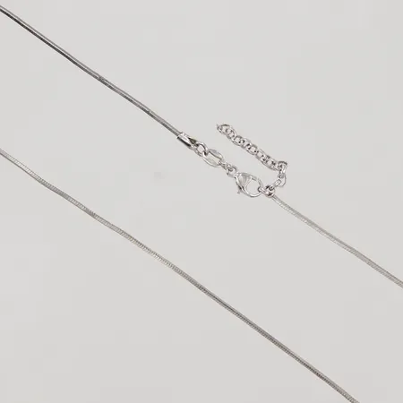 Kedja, ormlänk, 42-44cm, bredd 1mm, ojämnheter, GHA, 925/1000 silver Vikt: 4,4 g