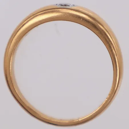 Ring med diamant 1 x ca. 0,16ct, stl 18¼, bredd: 2,9-6,3mm, gravyr, 18K Vikt: 7,2 g