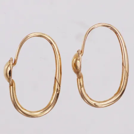 Ett par örhängen, längd 20mm, bredd 6mm, bucklig, 18K  Vikt: 2,5 g