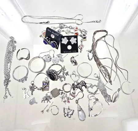 Silversmycken, Silversmycken, udda smycken även små defekter, silver 830/925/1000 Vikt: 71 g