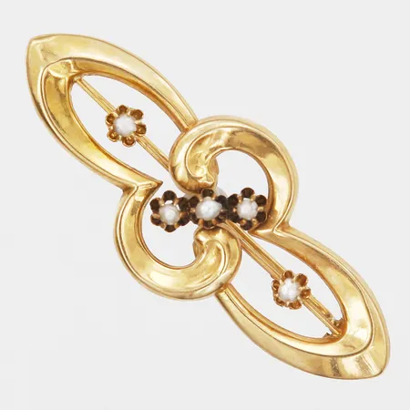 Brosch med mabépärlor, längd: 4,5cm, bredd: 19mm, personlig gravyr, 18K guld.  Vikt: 3,1 g
