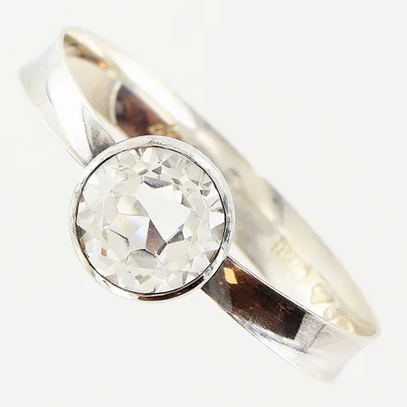 Stelt armband Åke Lindström för B.Hallberg, Köping 1968, bergkristall Ø20mm, Ø62mm, bredd 11mm, smärre skevheter, silver 830/1000. Vikt: 25 g