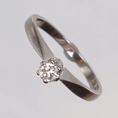 Ring i vitguld med diamant 1xca0,18ct stl 16¼ bredd 1,5-4mm, 18K Vikt: 2,5 g