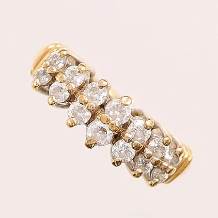 Ring, Ø16½, bredd:6mm, vita stenar, 21K 8,2g.