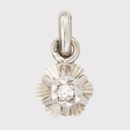 Hänge med diamant 1 x ca 0,01ct, höjd inkl. ögla: 11mm, bredd: 6mm, 18K vitguld.  Vikt: 0,5 g