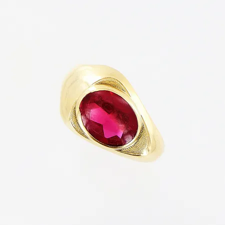 Ring, stl 16, sten, bredd 2,5-10mm, 18K. Vikt: 2,2 g