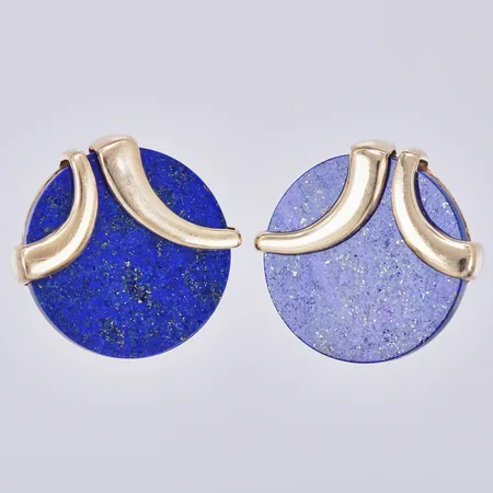 Ett par örhängen med lapis lauzuli, Ø ca 22mm, stift samt clips, Akiko, 14K, bruttovikt: 10,2g Vikt: 10,2 g