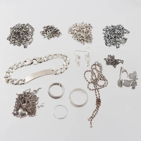 Diverse silversmycken. Vikt: 176 g