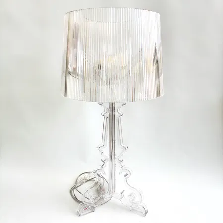 Bordslampa, Kartell Bourgie, Färg: Crystall, formgivare: Ferruccio Laviani, Höjd ca 78cm, Dimmerfunktionen Skickas med Bussgods eller PostNord