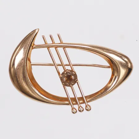 Brosch, vit sten, längd 21mm, bredd 36mm, 18K Vikt: 2,5 g