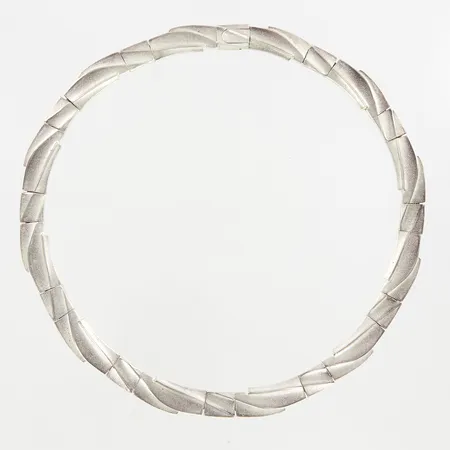 Collier halvstelt, "Electra", Lapponia, design Zoltan Popovitz, ca 42cm, bredd: ca 10mm, år 2007, silver 925/1000 Vikt: 62,4 g