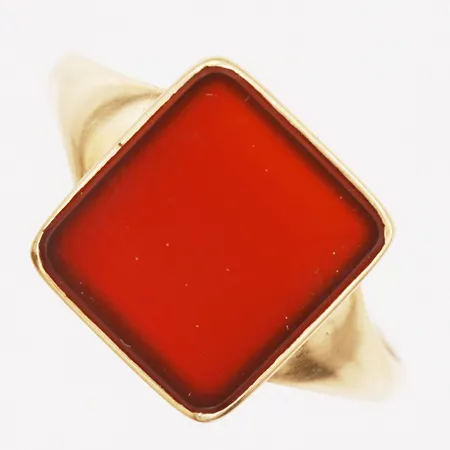 Klackring med karneol, stl: 19¾, bredd: 3-13mm, 18K guld.  Vikt: 2,7 g