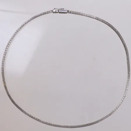 Collier, längd 43cm, bredd 3,5mm, brott i länk, silver 800/1000 Vikt: 16,7 g