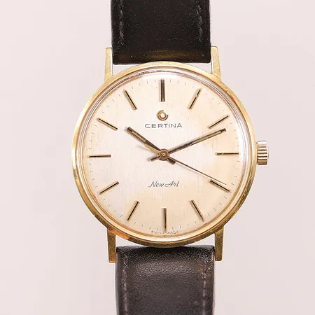 Herrur Certina New Art 18K, 33,5mm, manuell, gravyr, skadad urtavla, slitet läderband.