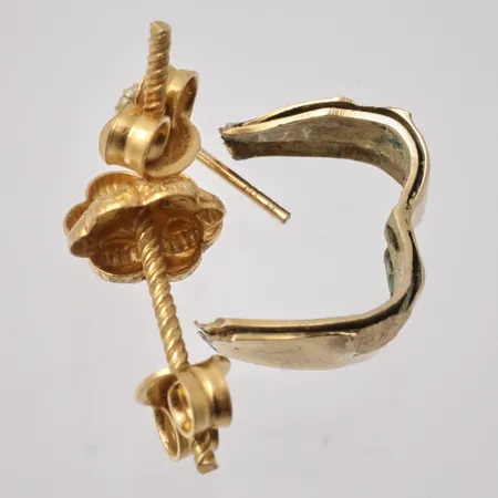 Diverse defekt guld, 18K, vikt 3,06g.