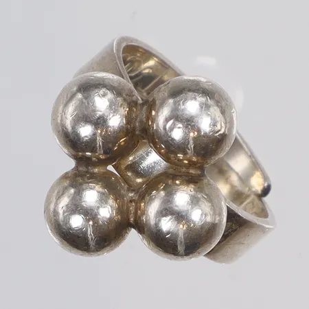 Ring stl 16½ (reglerbar storlek) bredd 5-15mm, BEH (Bengt Hallberg) Köping Swedesign silver 925/1000 Vikt: 5,1 g