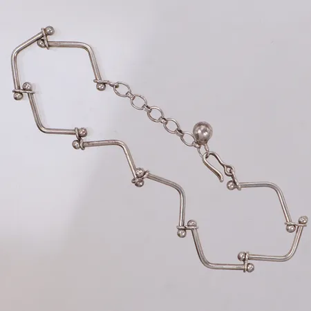Armband längd 16cm, reglerbar storlek, ostämplat silver Vikt: 5,3 g