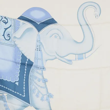 Scarf Jim Thompson, silke, motiv av en elefant samt blå mönsterdekor, mått :83x83cm, signerad, bruksskick, fläckar, några tråddragningar.  