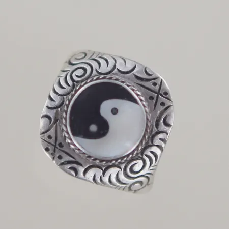 Ring med sten, Ø 19½ mm, höjd 18,8 mm, silver 925/1000 Vikt: 4,3 g