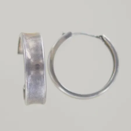 Ett par örhängen, diam 2 cm, bredd 6,3 cm, silver 925/1000 Vikt: 2,9 g