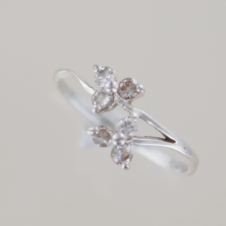 Ring med stenar, Ø 18¼ mm, silver 925/1000 Vikt: 1,4 g