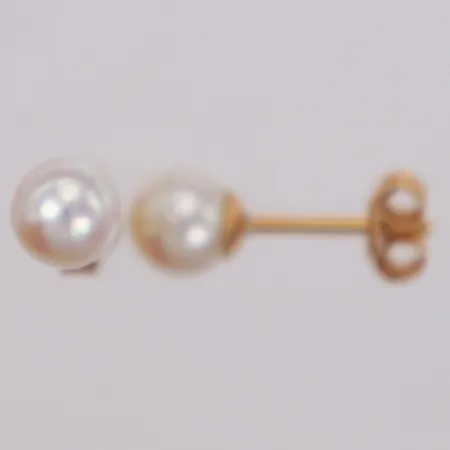 Örhängen med odlade pärlor, längd 15mm, bredd 5mm, 18K Vikt: 0,8 g