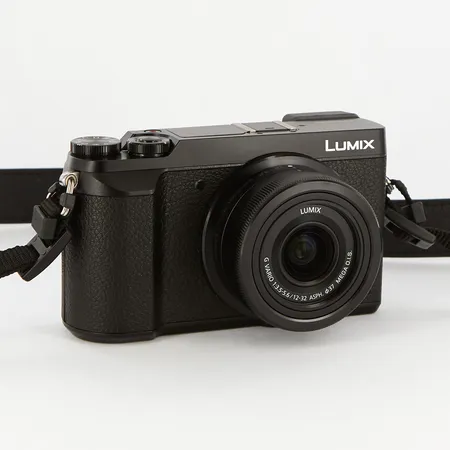 Digitalkamera Panasonic Lumix G, DMC-GX80K, med objektiv Lumix 12-32 0.2/0.66ft, minneskort 64GB, med batteri, laddare, fodral, manual och låda, fint skick