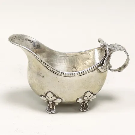 Såsskål, höjd ca 110mm, bredd 180x80mm, putsrepor, skev/ojämn, svensk importstämpel, silver 830/1000 Vikt: 296,8 g