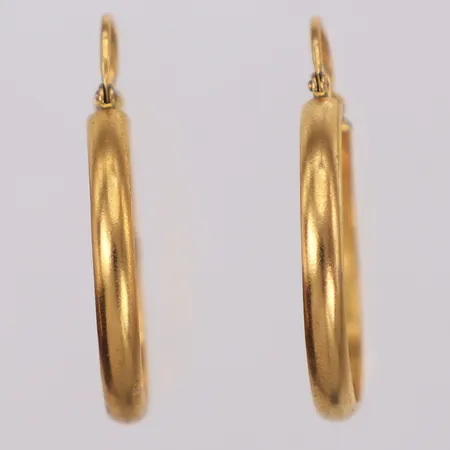 Ett par örhängen creoler, längd 33,5mm, bredd 3,3mm, ca Ø28mm, ostämplat, 14K Vikt: 4,6 g