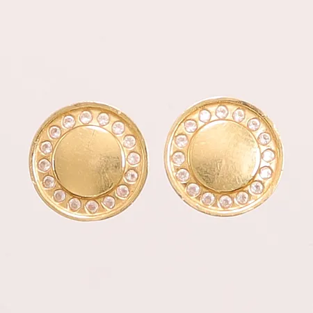 Ett par örhängen, 8mm, skeva stift, saknar snurrebussar, 18K 0,7g.