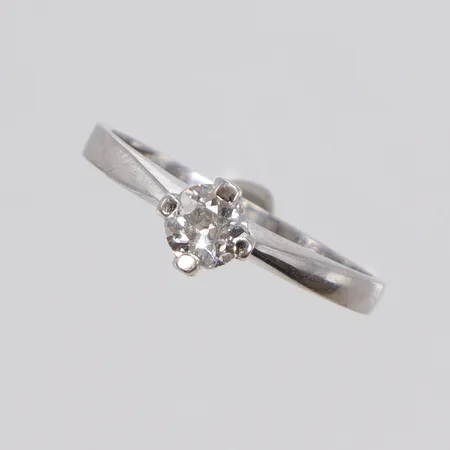Ring i vitguld med diamant 1xca0,33ct stl 17 bredd 1-5mm, ÖRN (Örns Juvelatelje) Göteborg 1971, 18K Vikt: 2,6 g