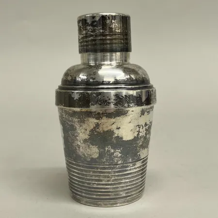 Cocktailshaker med lock, integrerad citronpress, höjd ca 11,5cm, stämplad Vulcain, Depose, Deschamps Freres, Frankrike, 1930-tal, missfärgad, nysilver