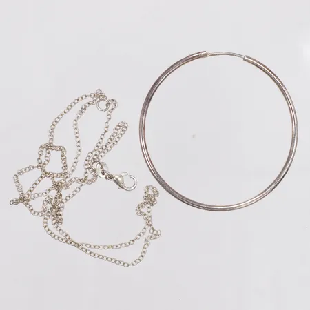 Diverse silver, defekt lås, udda, skev, 925/1000 silver Vikt: 4,1 g