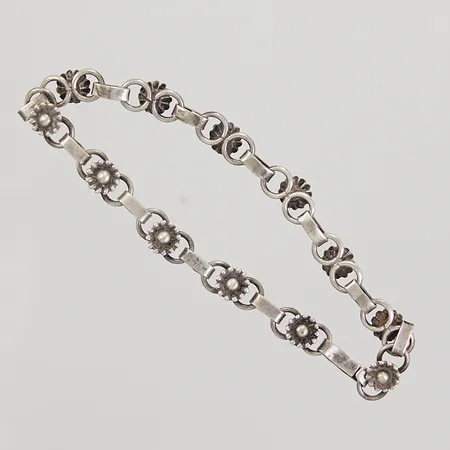 Armband, 19,5cm, bredd 6,3mm, blomdekor, 830/1000 silver,  Vikt: 9,7 g
