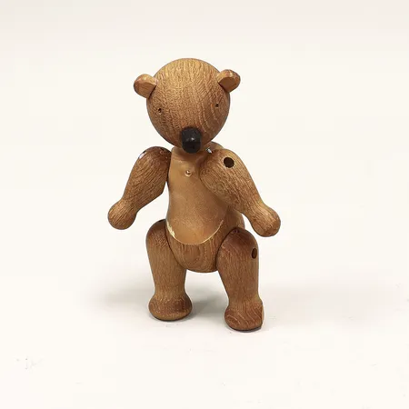 Träfigur Kay Bojesen, björn 15cm bredd ca 6x6cm, ek/lönn, skador på träet, armar och ben egenhändigt ihopsatt/lagat. Skickas med paket.