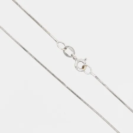 Kedja Ormlänk, längd 42 cm, bredd 0,9mm, bucklor, 18K vitguld Vikt: 3,1 g
