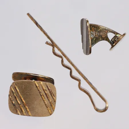 Manschettknappar samt slipshållare, ett set, Ceson, Göteborg, mönstrade och förgyllda med slitage silver 830/1000 Vikt: 15,9 g