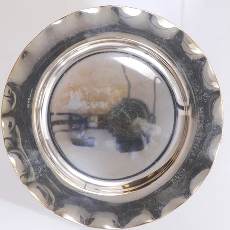 Fat med veckad kant, Ø16cm, gravyr, 830/1000 silver Vikt: 83,2 g