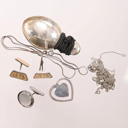 Diverse silversmycken, defekt, 830/1000 Silver bruttovikt 61,1g.