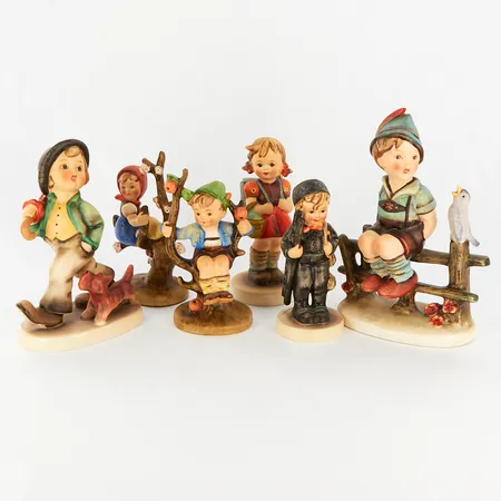 Figurin Hummel, Goebel, Tyskland, höjd ca 10-14cm, ett litet nagg Skickas med paket.