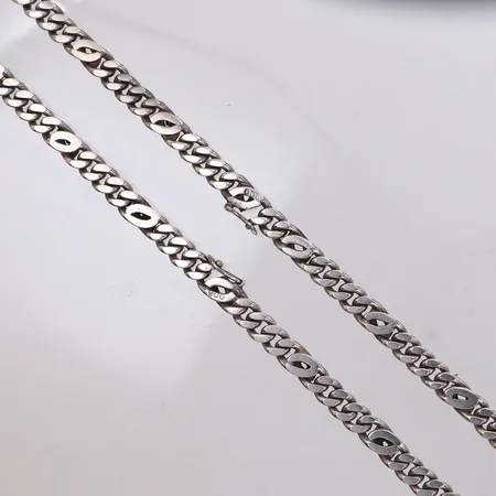 Kedja, längd 104,5cm, bredd 6mm, två lås, 900/1000 silver Vikt: 101,2 g