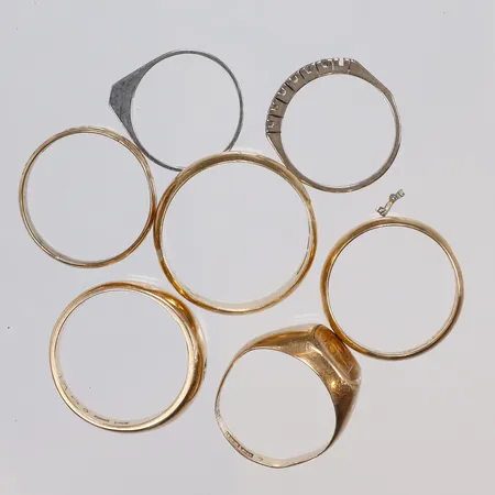 Diverse guld, med små diamanter samt stenar, gravyr, defekt 18K Vikt: 27,3 g