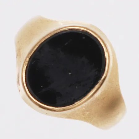 Klackring, svart sten, stl 17¼, bredd 4-15mm, skev, 18K, bruttovikt 4,2g 