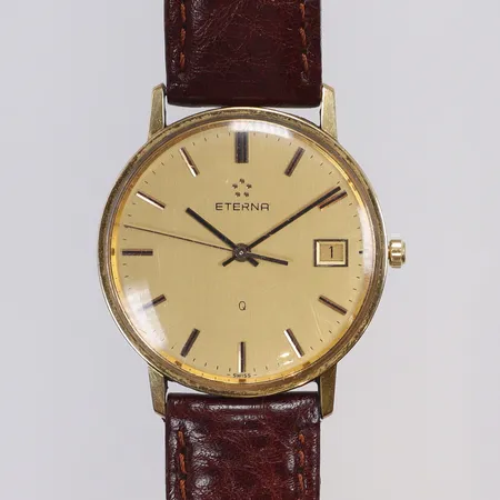 Herrur Eterna 14K Ø34mm, ref nr. 158.2141.65, quartz (går ej, troligen batteribyte), datum, läderband, repor, monocoque-boett, guld i boetten, 14K bruttovikt 24,8g 