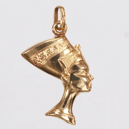 Hänge, Nefertiti, längd 30mm inkl ögla, bredd ca16mm, ihålig, 18K Vikt: 2,3 g