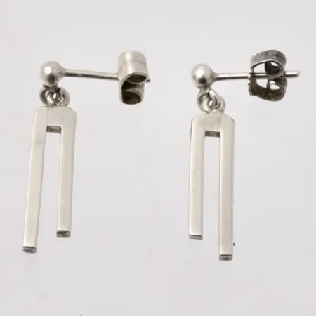 1par örhängen i silver, mått 5x24,2mm, 830/1000, vikt 2,63g.