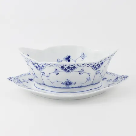 Musselmalet, såsskål, modellnummer 587,Royal Copenhagen, Danmark,längd ca 24 cm. Skickas med postpaket.