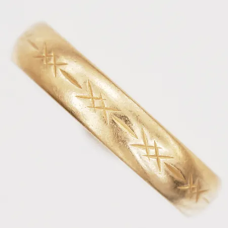 Ring med mönsterdekor, stl: 16¼, gravyr, 18K guld Vikt: 3,5 g