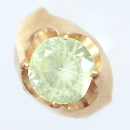 Ring, ljusgrön sten sliten, sitter lite löst, Ø17½, 18k   Vikt: 4,8 g