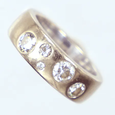 Ring, vitguld, diamanter 1x0,25, 1x0,22, 1x0,20ct, 1x0,05ct, 1x0,01ct,  Ø17¼ , bredd 7mm, 18k Vikt: 15,3 g